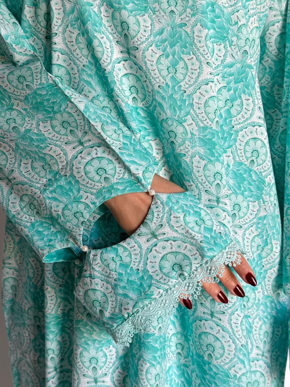 الدانتيل المائي