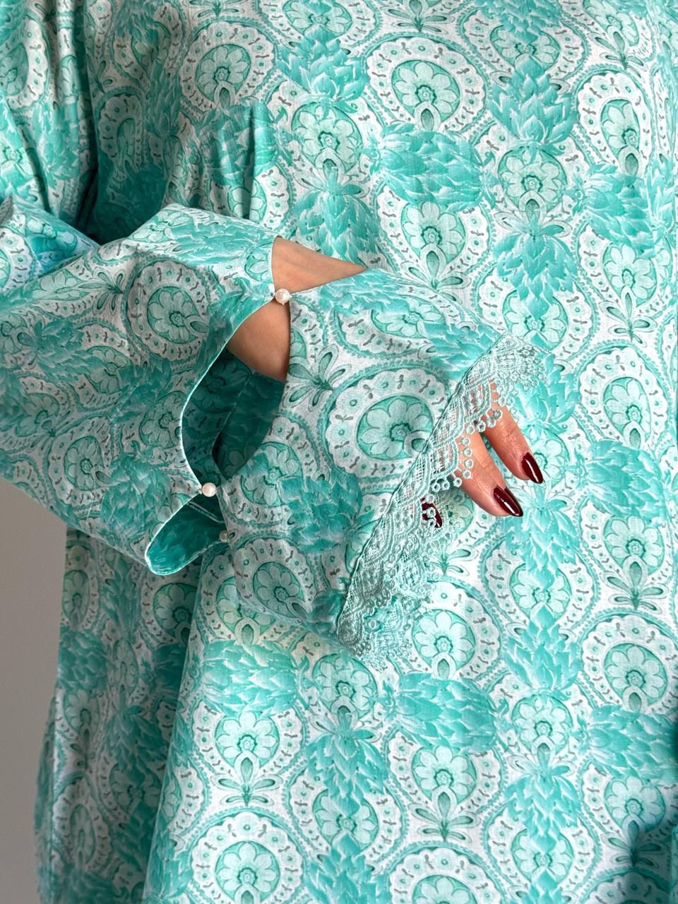 الدانتيل المائي